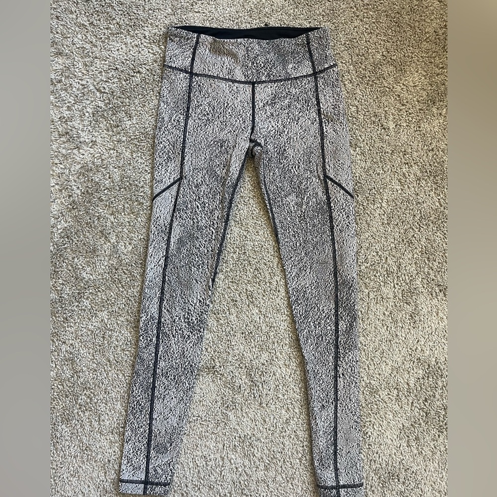 Lululemon Size 6 Workout Leggings